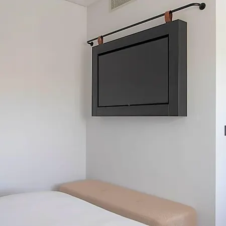 ホテル Ibis Styles Lisboa Aeroporto 4*